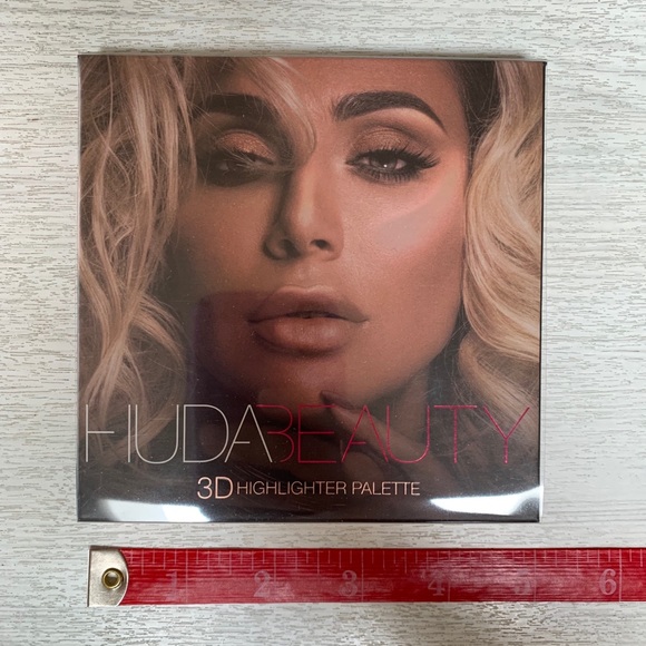 HUDA BEAUTY Other - Huda Beauty 3D Highlighter Palette-Pink Sands HUDA BEAUTY Other - Huda Beauty 3D Highlighter Palette-Pink Sands